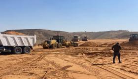 وزير الإسكان يتابع موقف مشروعات المرافق والطرق بمدن القاهرة الجديدة والعبور والشروق