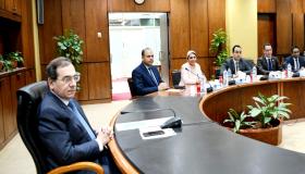 “الملا” يسلم شركة بنينسولا العالمية الرخصة الثانية لمزاولة تموين السفن بالوقود بالموانئ المصرية