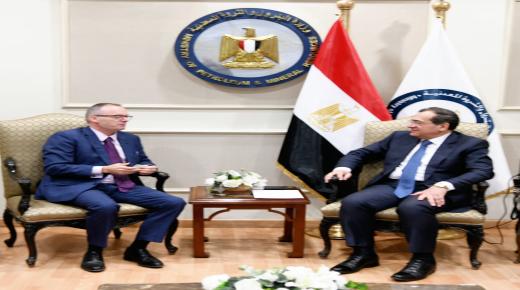 وزير البترول وسفير التشيك يبحثان سبل التعاون في التعدين وتكنولوجيا الهيدروجين الأخضر