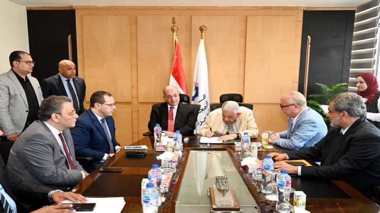 بمساحة 811 ألف م2.. الإسكان: توقيع عقد اتفاق تسوية لقطعة أرض بدمياط الجديدة