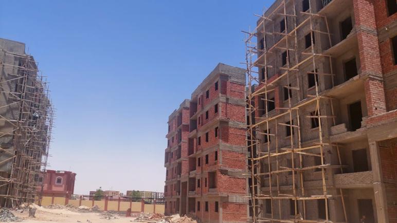 رئيس جهاز أسوان الجديدة يتابع نسب تنفيذ 672 وحدة بمشروع “سكن كل المصريين”