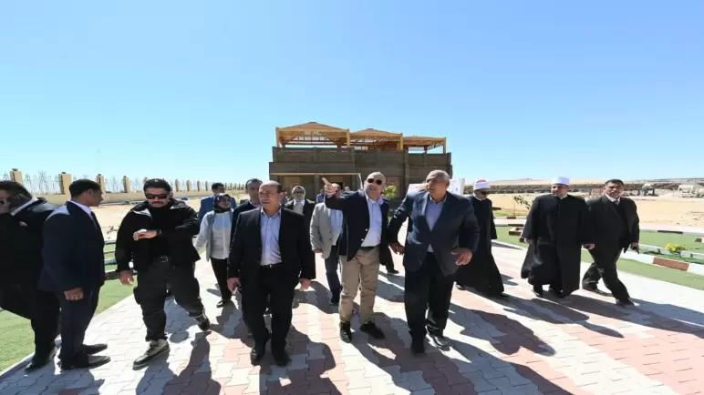 وزير الإسكان ومحافظ الوادى الجديد يتفقدان مجمع المصالح الحكومية المميكن