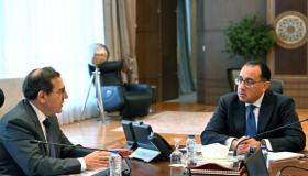 رئيس الوزراء يتابع مع وزير البترول الموقف التنفيذى لمبادرة تحويل السيارات للعمل بالغاز