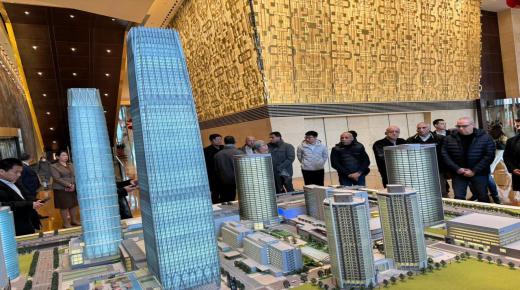 وزير الإسكان يزور منطقة الأعمال المركزية التابعة لمركز التجارة العالمى الصينى