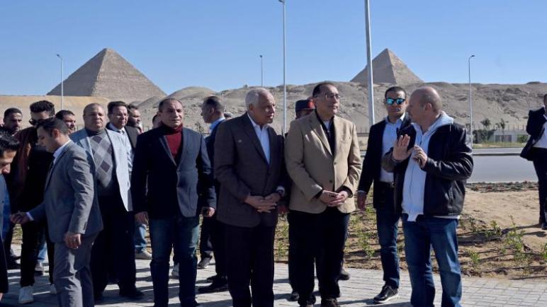 رئيس الوزراء يتفقد مشروعات تطوير المنطقة المحيطة بالمتحف المصرى الكبير