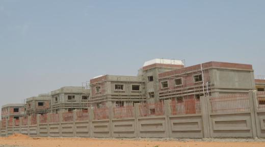 وزير الإسكان: ارتفاع معدلات تنفيذ مشروعات الخدمات والطرق والمرافق بالعاشر من رمضان