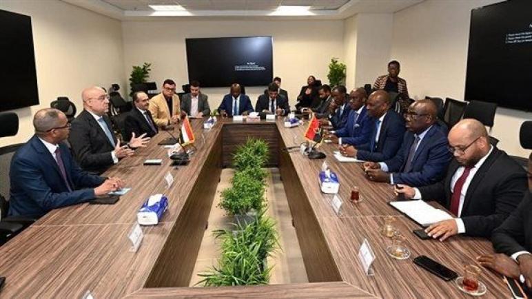 وزير الإسكان لنظيره الأنجولي: مصر مستعدة لمشاركة خبراتها في مجال التنمية العمرانية