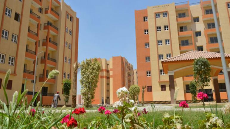 نائب رئيس هيئة المجتمعات العمرانية يتفقد مشروعات الإسكان بمدينة 15 مايو