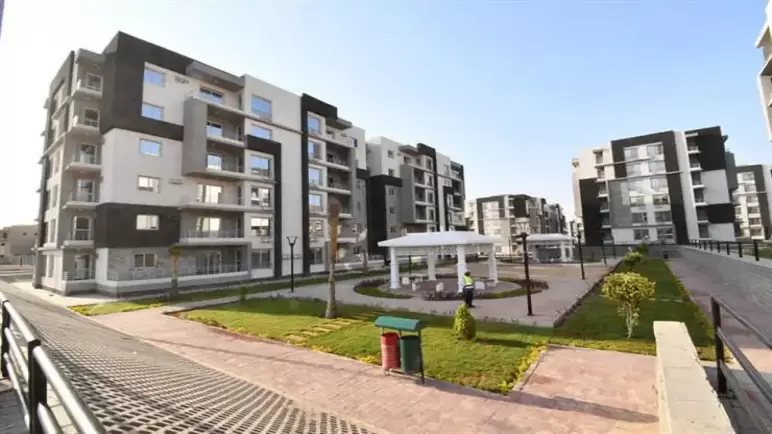 سكن موظفى العاصمة بمدينة بدر.. وزير الإسكان  يوجه بسرعة الانتهاء من المرحلة الثانية