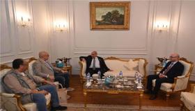 وزير الإسكان يبحث مع نظيره الفلسطينى التعاون فى إصدار تشريعات الإسكان