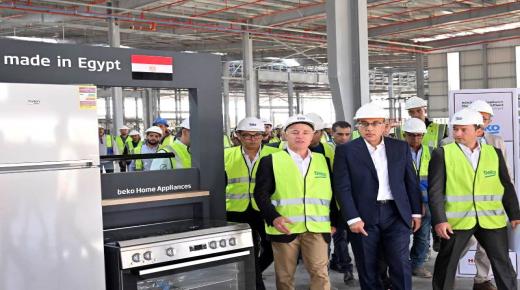 باستثمارات تتخطى 100 مليون دولار.. رئيس الوزراء يتفقد المراحل الإنشائية لمصنع “بيكو مصر”