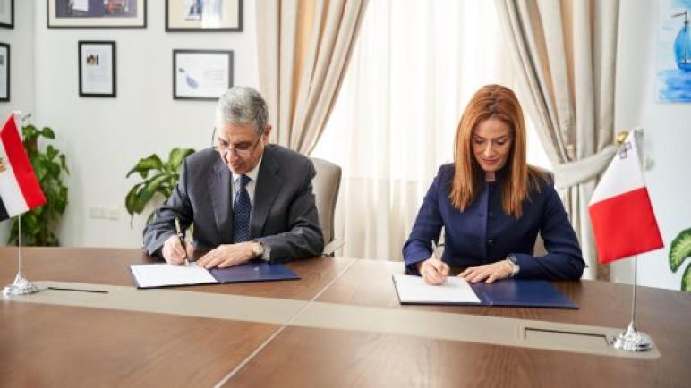 وزير الكهرباء يوقع مذكرة تفاهم مع وزيرة البيئة والطاقة في مالطا لبحث سبل التعاون 
