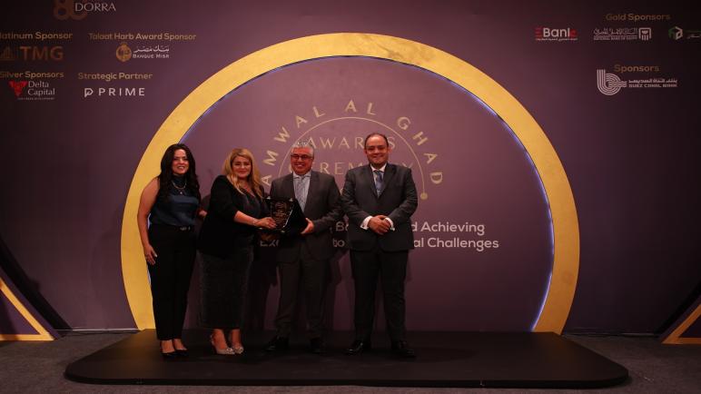 قمة مصر للأفضل 2023.. رئيس منطقة قناة السويس يحصد جائزة الإنجاز المؤسسي