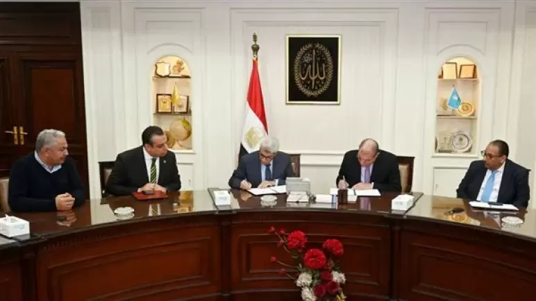 اتفاقية تعاون بين “الإسكان” و”الداخلية” لإدارة وتشغيل مواقف انتظار السيارات بالمدن الجديدة