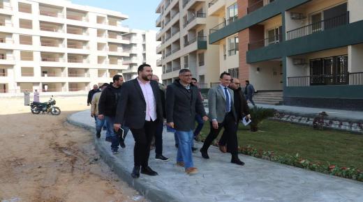 مسئولو الإسكان يتفقدون وحدات “سكن لكل المصريين” الجاري تنفيذها بمدينة 6 أكتوبر