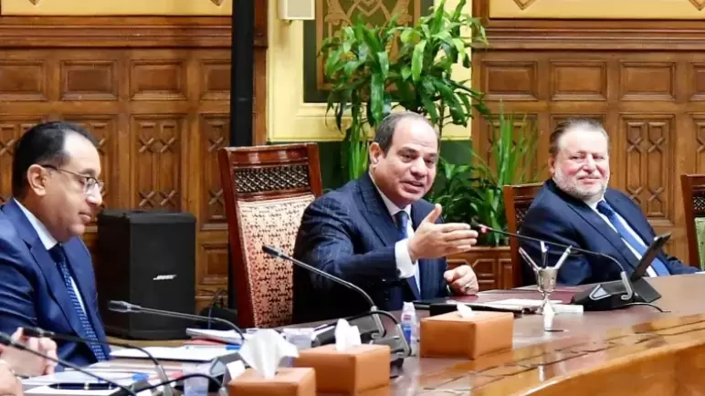 بحضور محافظ البنك المركزي.. تفاصيل لقاء الرئيس السيسي مع وفد رجال الأعمال والمستثمرين