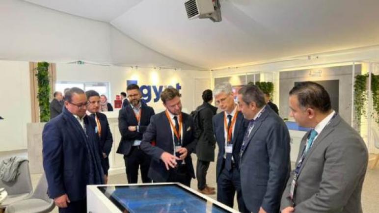 رئيس معرض “Mipim” العقارى العالمى يتجول في الجناح المصري ويشيد بحجم الإنجاز المحقق