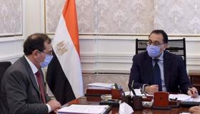 رئيس الوزراء يجتمع بوزير البترول للإطمئنان على احتياطى المنتجات البترولية