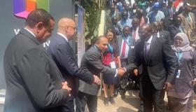 وزير الإسكان يسلم رسالة من الرئيس السيسى إلى رئيس كينيا