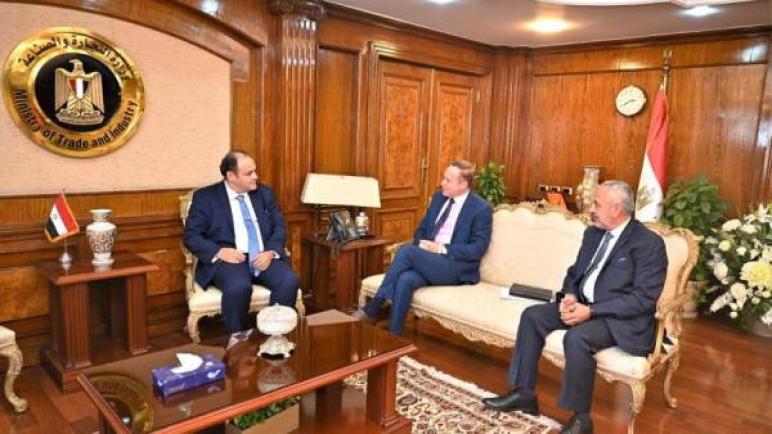 وزير التجارة والصناعة يلتقي مسئولى شركتين سعوديتين لبحث التوسع بالسوق المصرى