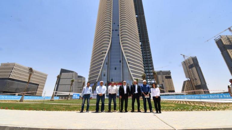 وزير الإسكان يتابع سير العمل بمنطقة الأعمال المركزية بالعاصمة الإدارية