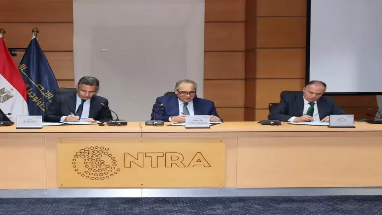 تعاون بين “الاتصالات” و”البريد” ومجمع الإصدارات المؤمنة لإصدار كارت المواطن الموحد.. تفاصيل
