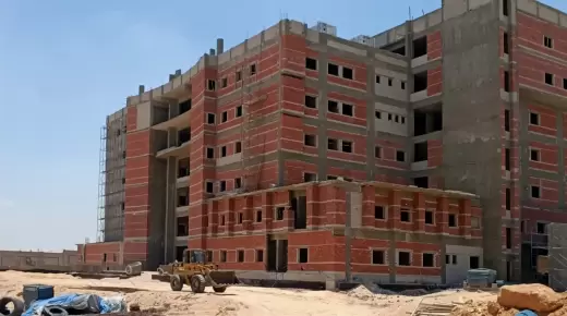وزير الإسكان يوجه بتكثيف العمل في مشروع مستشفى مدينة العبور العام