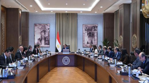 رئيس الوزراء يبحث مشروع تصنيع ضفائر السيارات مع وفد “يازاكى” اليابانية