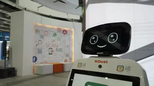 صور.. البنك الأهلي يشارك بابتكارات تكنولوجية مميزة في جناحه بمعرض Cairo ICT