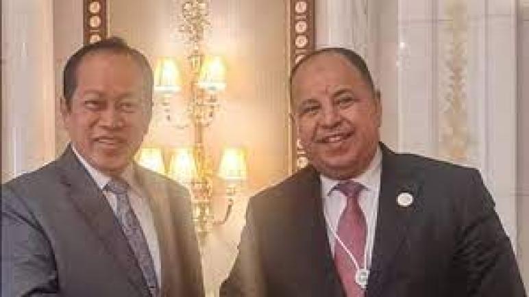 وزير المالية يلتقي نظيره الماليزي لبحث عقد اتفاقية تجارة حرة لتيسير حركة الاستيراد والتصدير