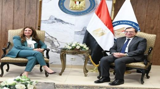 وزير البترول يبحث مع سفيرة الولايات المتحدة تعميق التعاون فى مجالات الغاز والهيدروجين