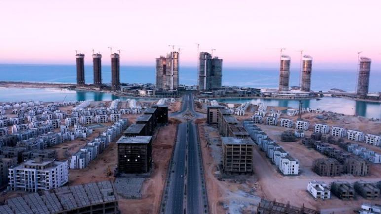 مسئولو “الإسكان” يتابعون نسب التنفيذ في مشروعات العلمين الجديدة