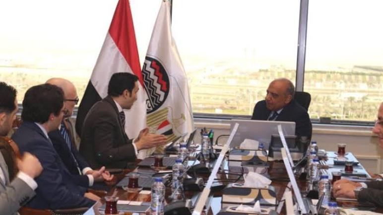 وزير قطاع الأعمال يبحث مع “سكاتك” النرويجية إنشاء محطة كهرباء بالطاقة الشمسية