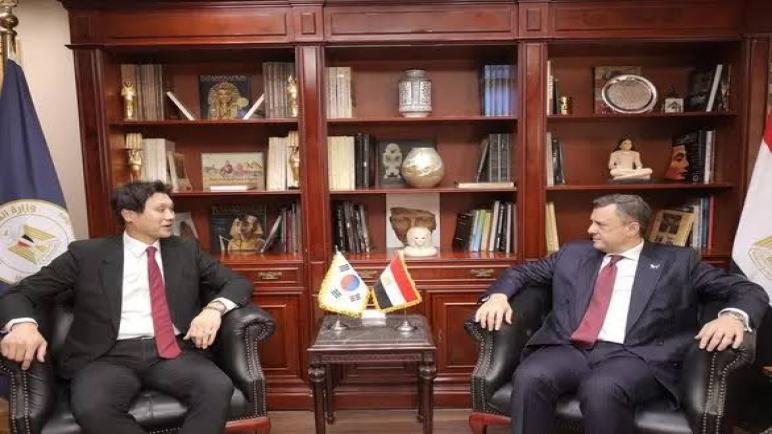 وزير السياحة يبحث تعزيز أوجه التعاون مع سفير كوريا الجنوبية