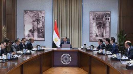 رئيس الوزراء يلتقي مسئولي شركتين صينيتين لبحث فرص الاستثمار في مجال الخلايا الشمسية