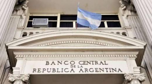 للحد من التضخم.. البنك المركزي الأرجنتيني يقرر رفع الفائدة إلى 75% 