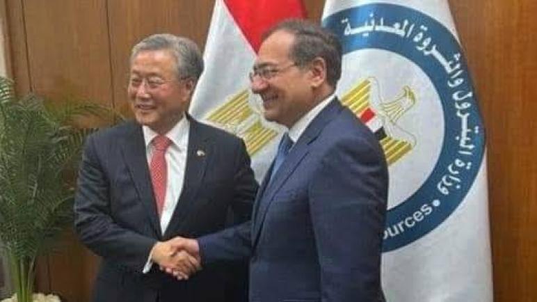 “الملا” يبحث سفير كوريا الجنوبية تطوير العلاقات في مجالات البترول والغاز والطاقة الخضراء