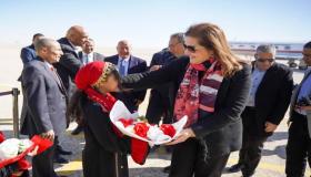 محافظ الوادي الجديد يستقبل وزيرة التخطيط لافتتاح وتفقد عدد من المشروعات التنموية