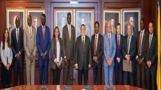 حسن عبد الله يستقبل وفدًا من البنك المركزى لجنوب السودان