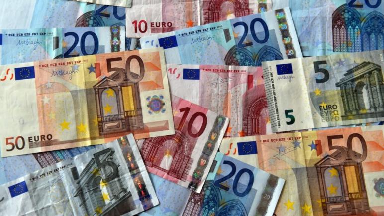في بنوك مصر.. اليورو يسجل متوسط سعر 19.080 جنيه للبيع بنهاية التعاملات
