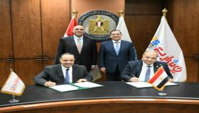 وزير البترول يشهد توقيع عقدى المرحلة التاسعة لتحويل 8500 سيارة للعمل بالغاز