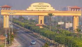 وزير الإسكان يستعرض الموقف التنفيذي لمشروعات العاشر من رمضان خلال 2021