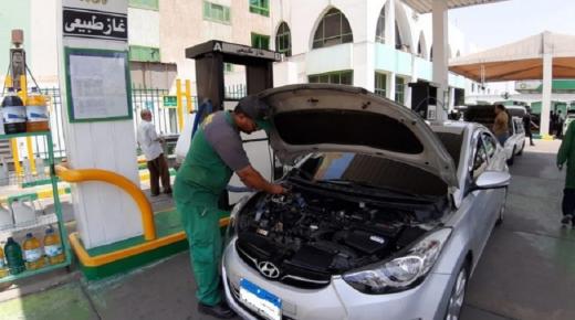 “البترول”: 440 ألف سيارة تم تحويلها للعمل بالغاز الطبيعي حتى الآن