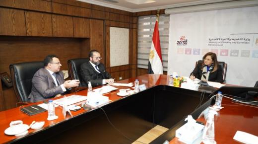 وزيرة التخطيط تبحث مع رئيس شركة ليونى مصر سبل التعاون المشترك